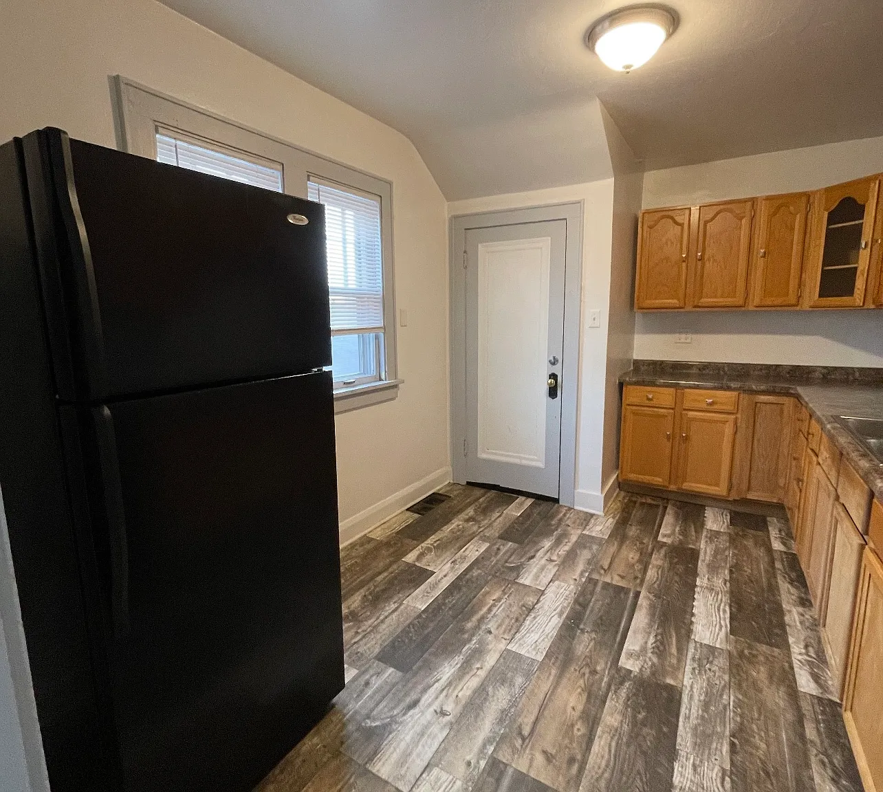 2 bed, 1025 sqft, $1,350 — Photo 2