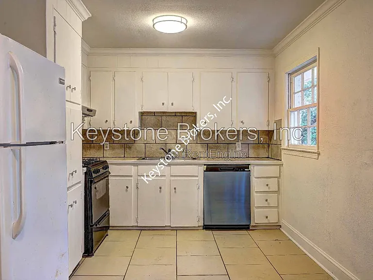 2454 Charlene Ter — Photo 4