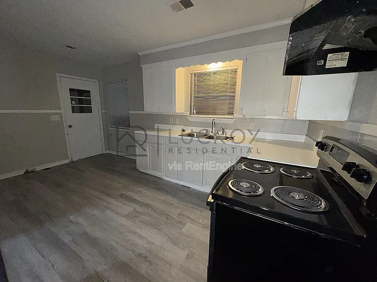 1126 Barbara Ann Dr — Photo 5