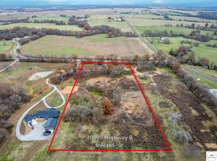 B 10009th Hwy, Windsor, MO 65360