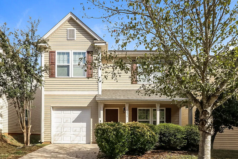 3 bed, 2.5 bath, 1790 sqft, $1,765 — Photo 1