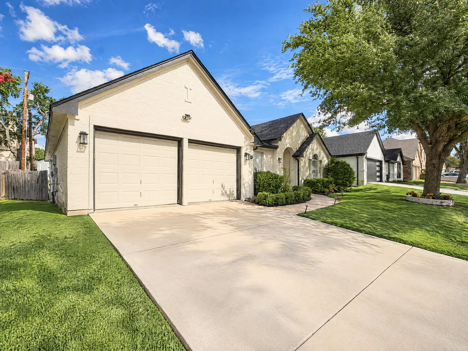 5 bed, 2111 sqft, $3,900 — Photo 3