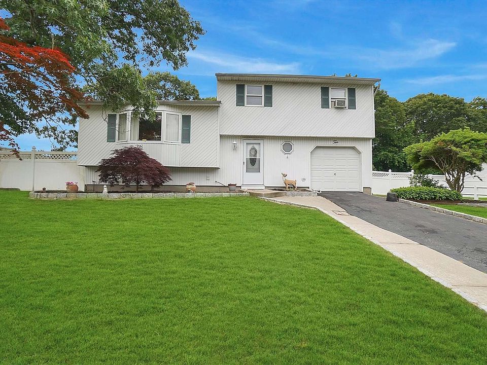 1st image of 10 Galaxie Ln