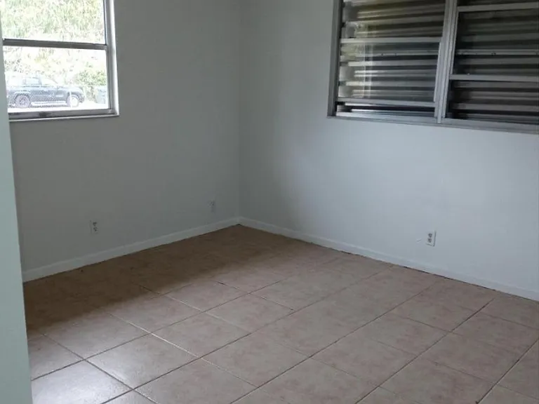 6080 N Dixie Hwy — Photo 5
