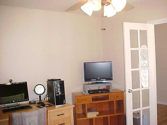 4th image of 601 Robin Hood Ct