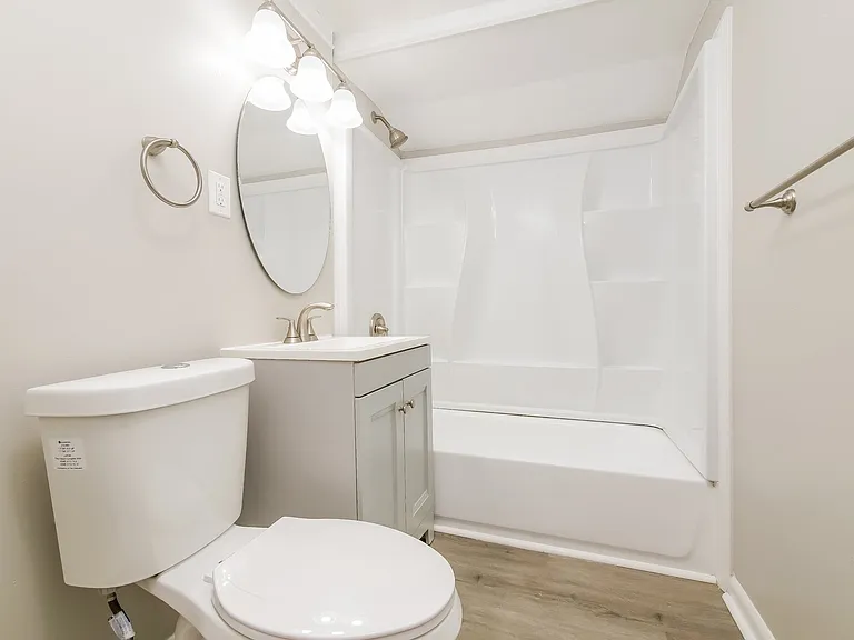 1062685_026_main_bathroom_12891794.jpg