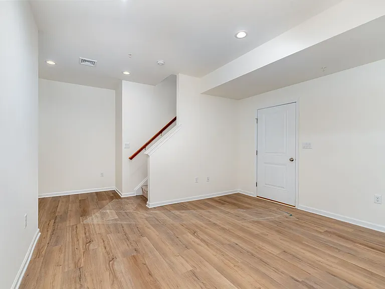 154 High Pointe Dr — Photo 23
