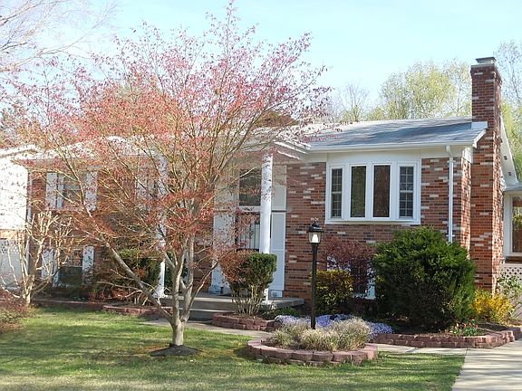 2nd image of 4010 Dubois Ct