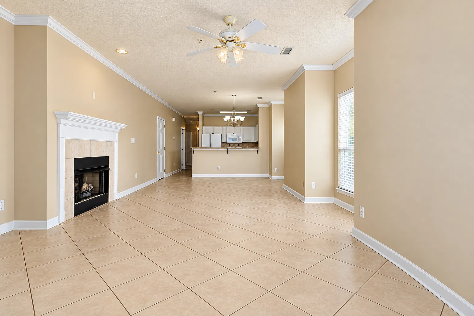 3 bed, 1357 sqft, $2,050 — Photo 4