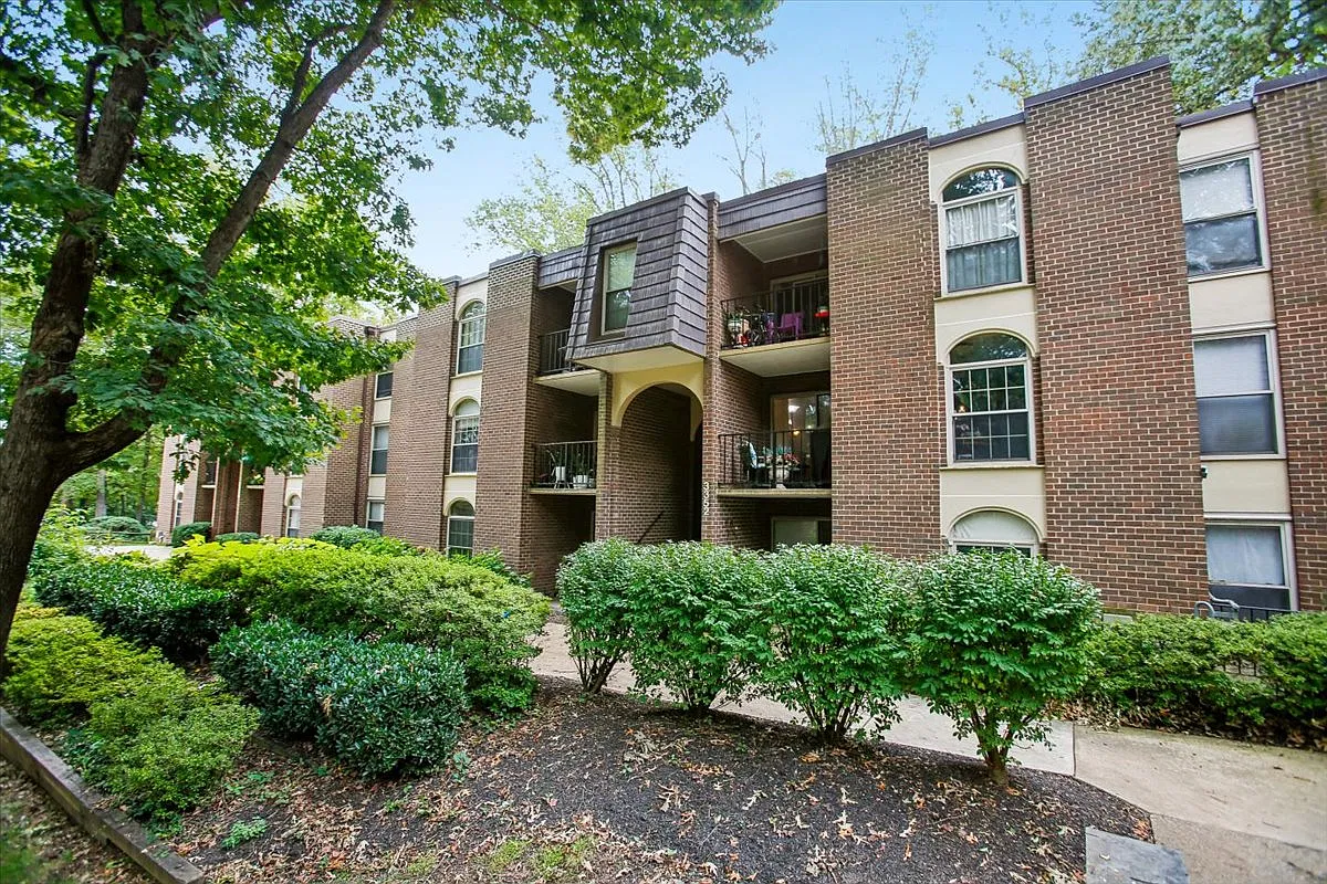 1 bed, 728 sqft, $1,950 — Photo 1