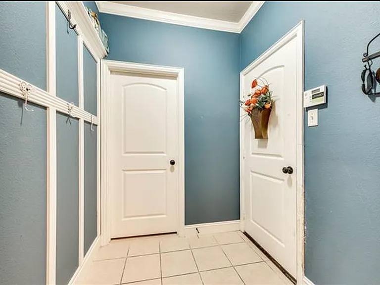 3814 Hyde Park Dr — Photo 6