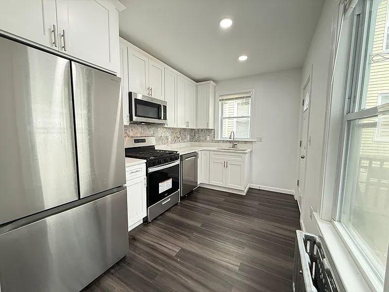 81 Alder St — Photo 1