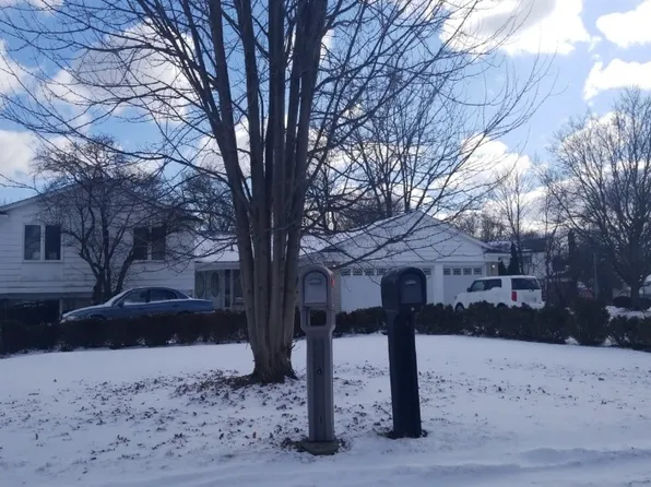 28740 Tavistock Trl, Southfield, MI 48034