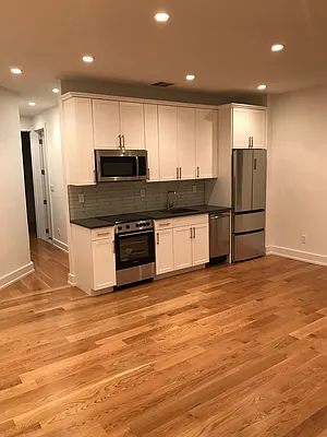 Rented by PMG Real Estate  | media 33