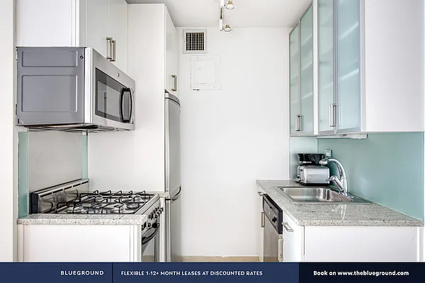 Rented by The Blueground | media 25