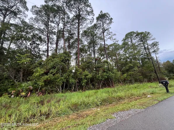 2066 Plum St, Ocean Springs, MS 39564
