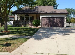 911 Cumberland Ct, Carol Stream, IL 60188