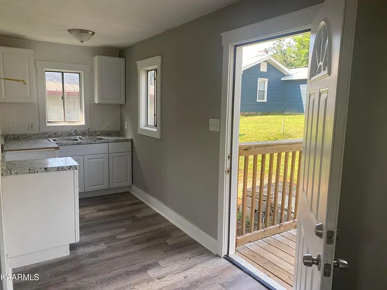 206 Ferry St #2 — Photo 5