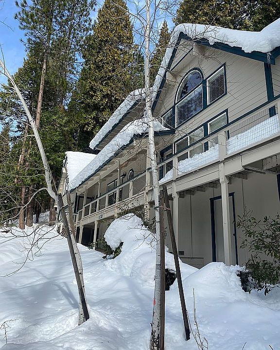 2nd image of 1879 Meadow Dr