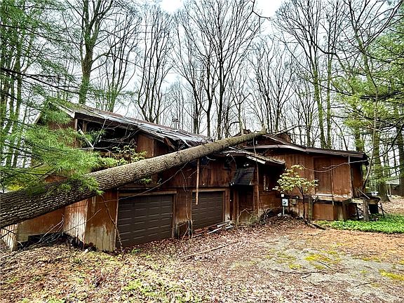 5th image of 85 Hillcrest Dr