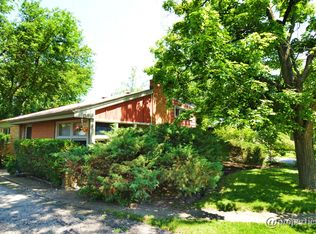 1351 Ridge Rd, Highland Park, IL 60035