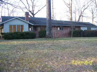 1024 W Outer Dr, Oak Ridge, TN 37830