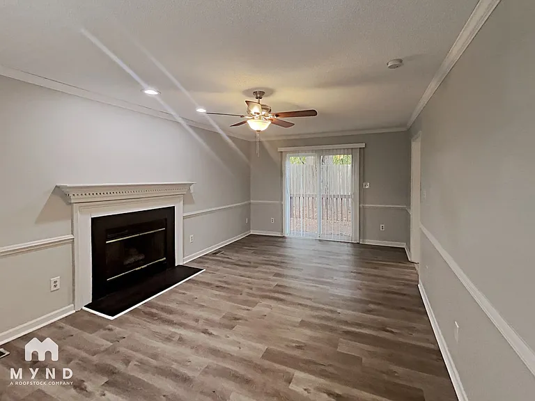 2200 Long And Winding Rd — Photo 5