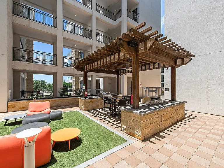 421 Riverside Dr W #224 — Photo 10