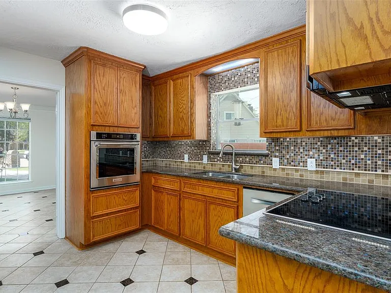 11602 Jaycreek Dr — Photo 9