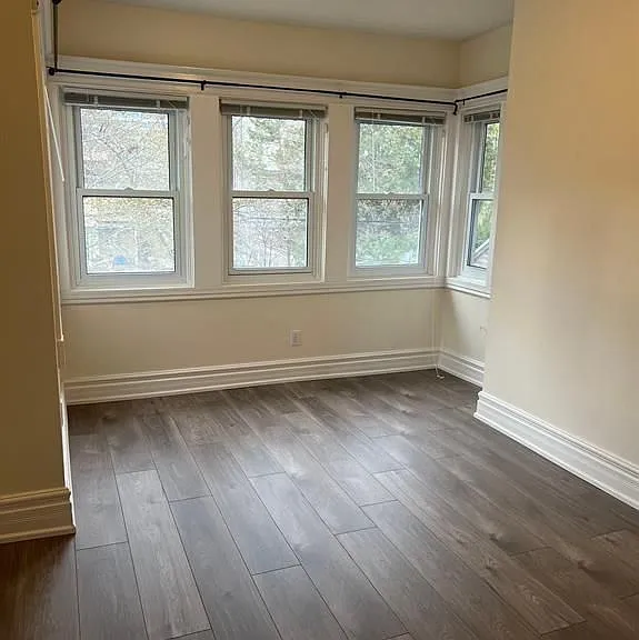50 Manor Rd E — Photo 6