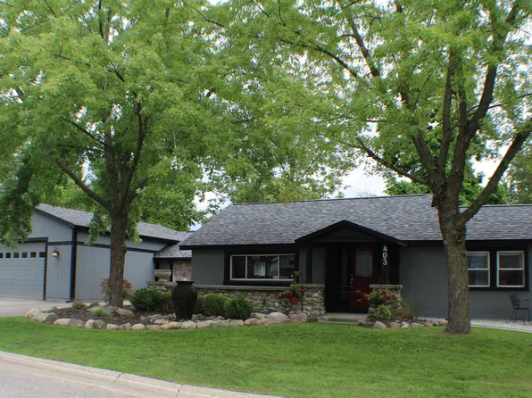 403 Seminole St, Holly, MI 48442