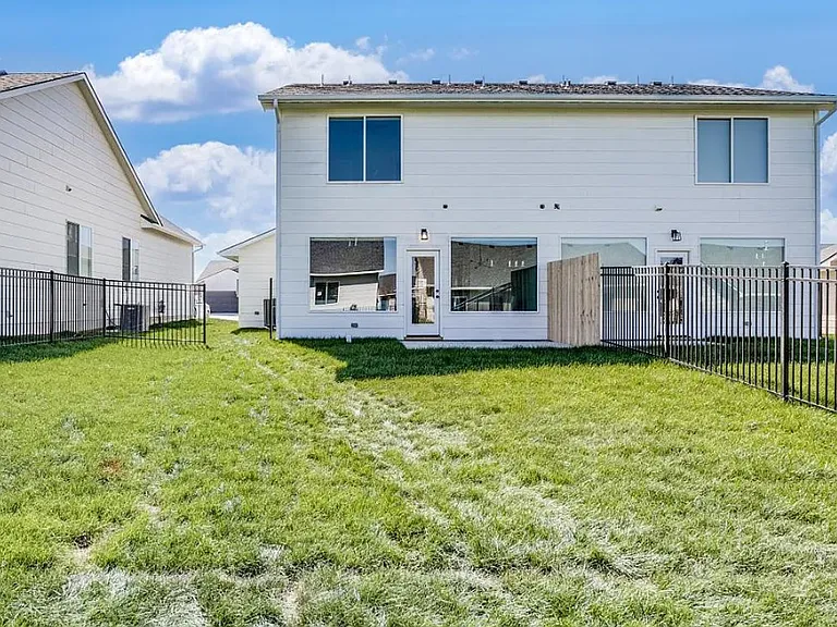 190 W Mendocino — Photo 4