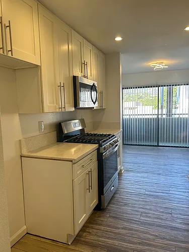 Glenoaks Apartments Photo 1