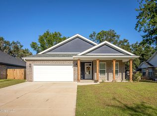 1605 S 9th St, Ocean Springs, MS 39564
