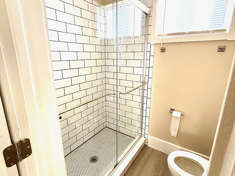 2128 Bradley Ave — Photo 8