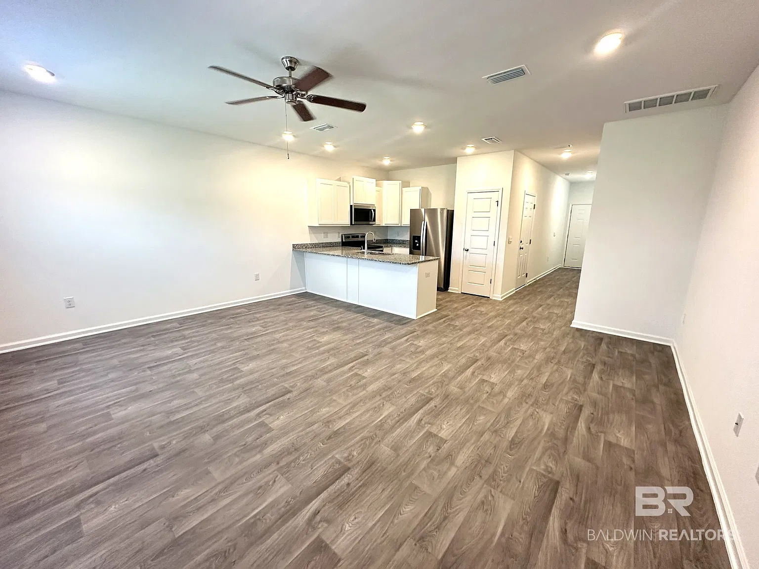 3 bed, 2.5 bath, 1437 sqft, $1,700 — Photo 4