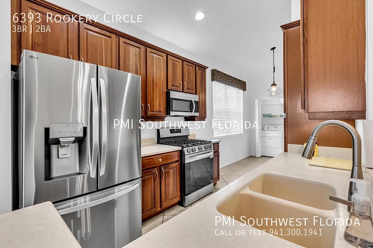 3BD / 2BA Waterfront POOL Home with Bonus Loft in Tara Preserve — Photo 2