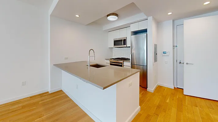 Rented by Bond New York | media 3