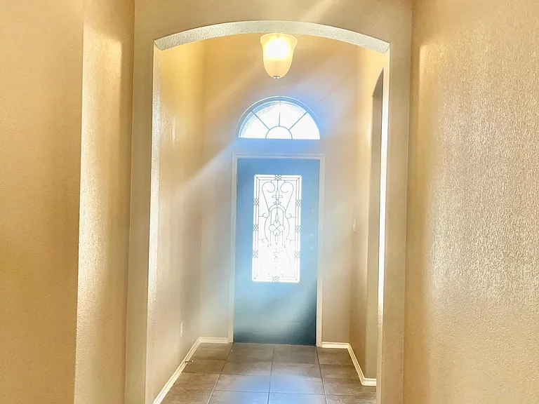 2025 Lake Vista Dr — Photo 3