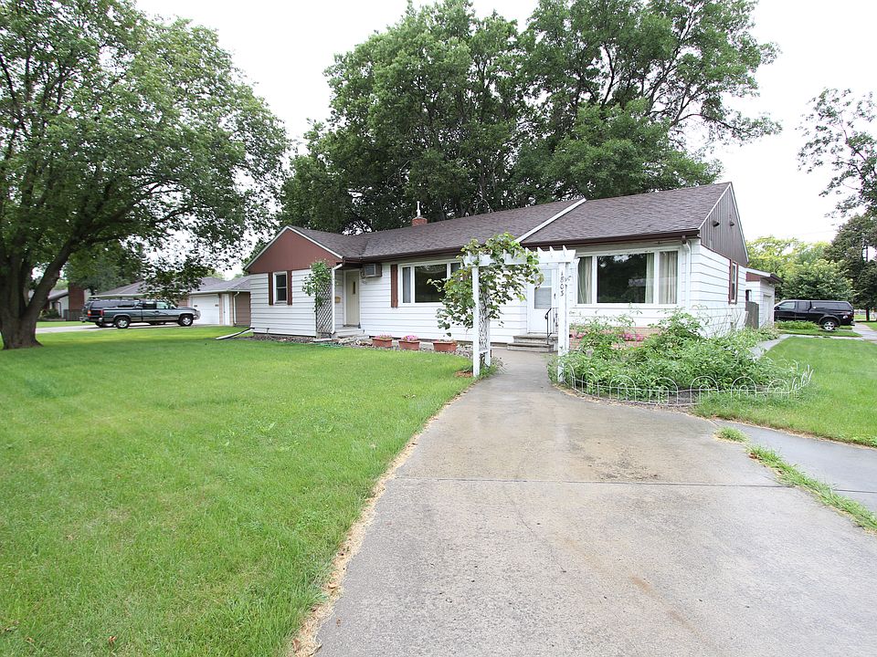 1st image of 1803 8th St S #1