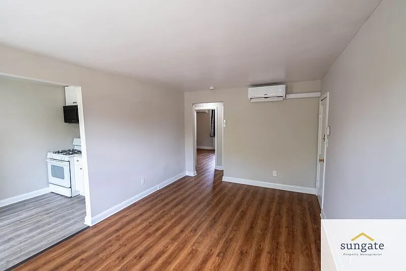 2 bed, 1.0 bath, 725 sqft, $1,195 — Photo 2