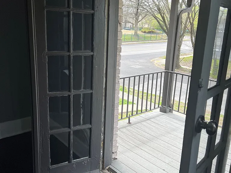 190 Hawthorne St — Photo 10