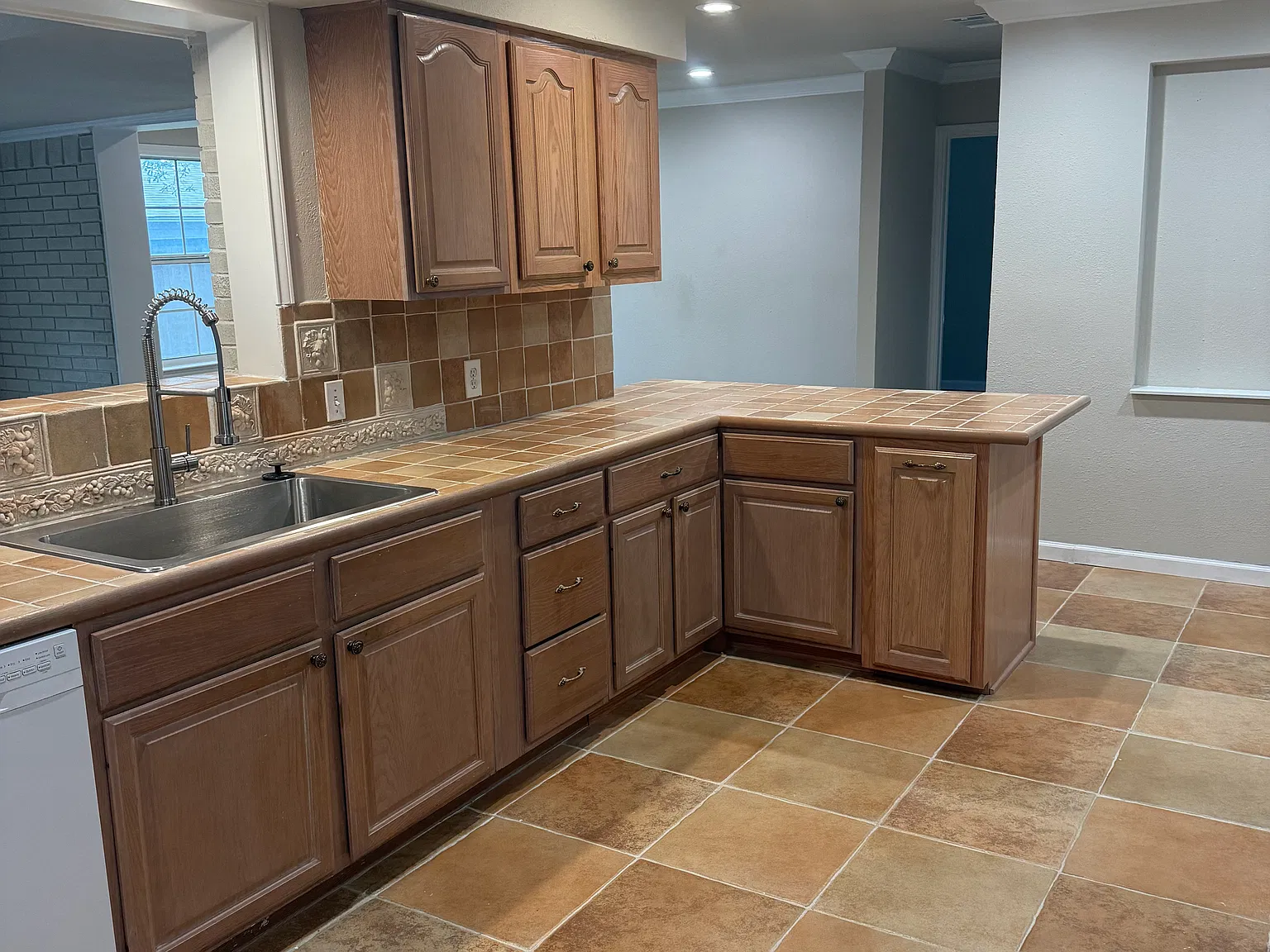 3 bed, 2088 sqft, $3,495 — Photo 4