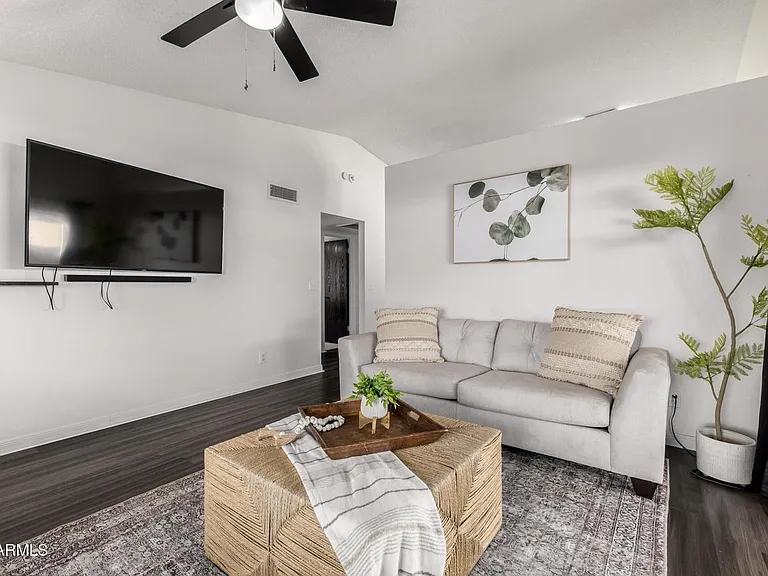 876 S Nebraska St #9 — Photo 3