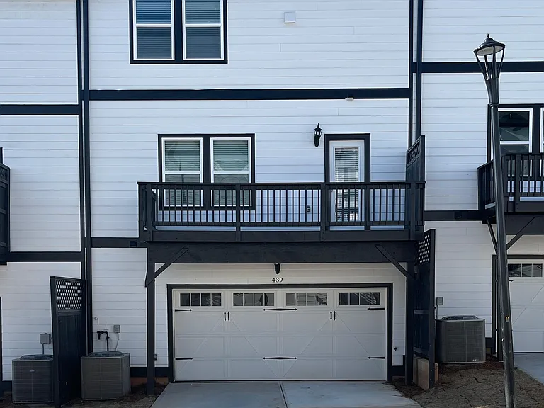 439 Lincoln St — Photo 17