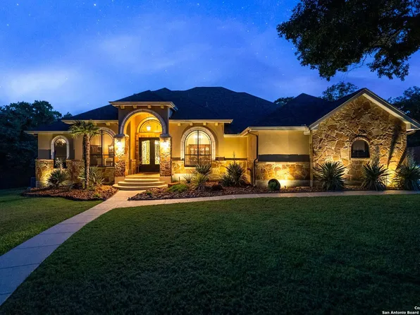 716 Fuller Ln, Adkins, TX 78101