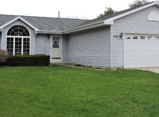 1328 Montclair Pl, Fort Atkinson, WI 53538