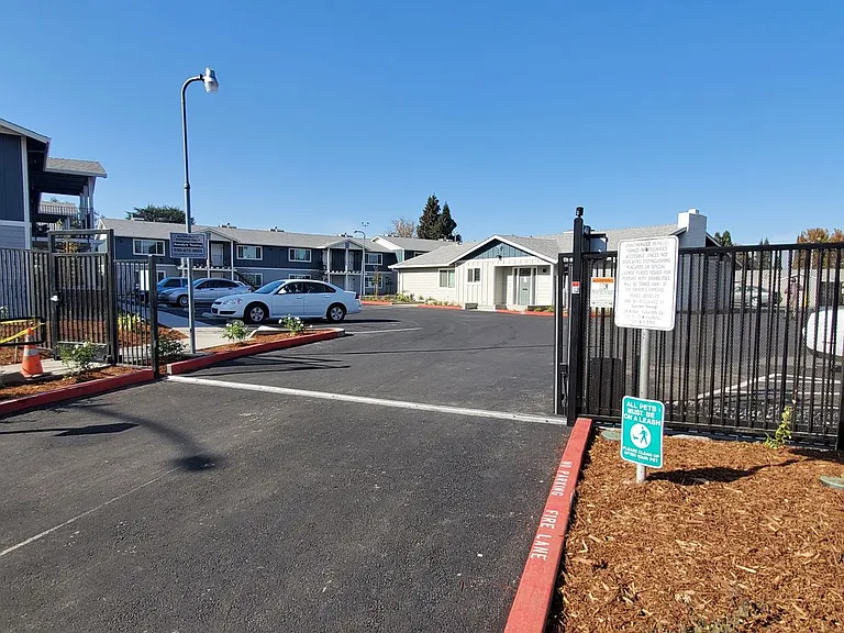 Sutter Commons Apartments — Photo 36