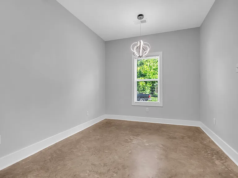 2132 Lyon Ave — Photo 9