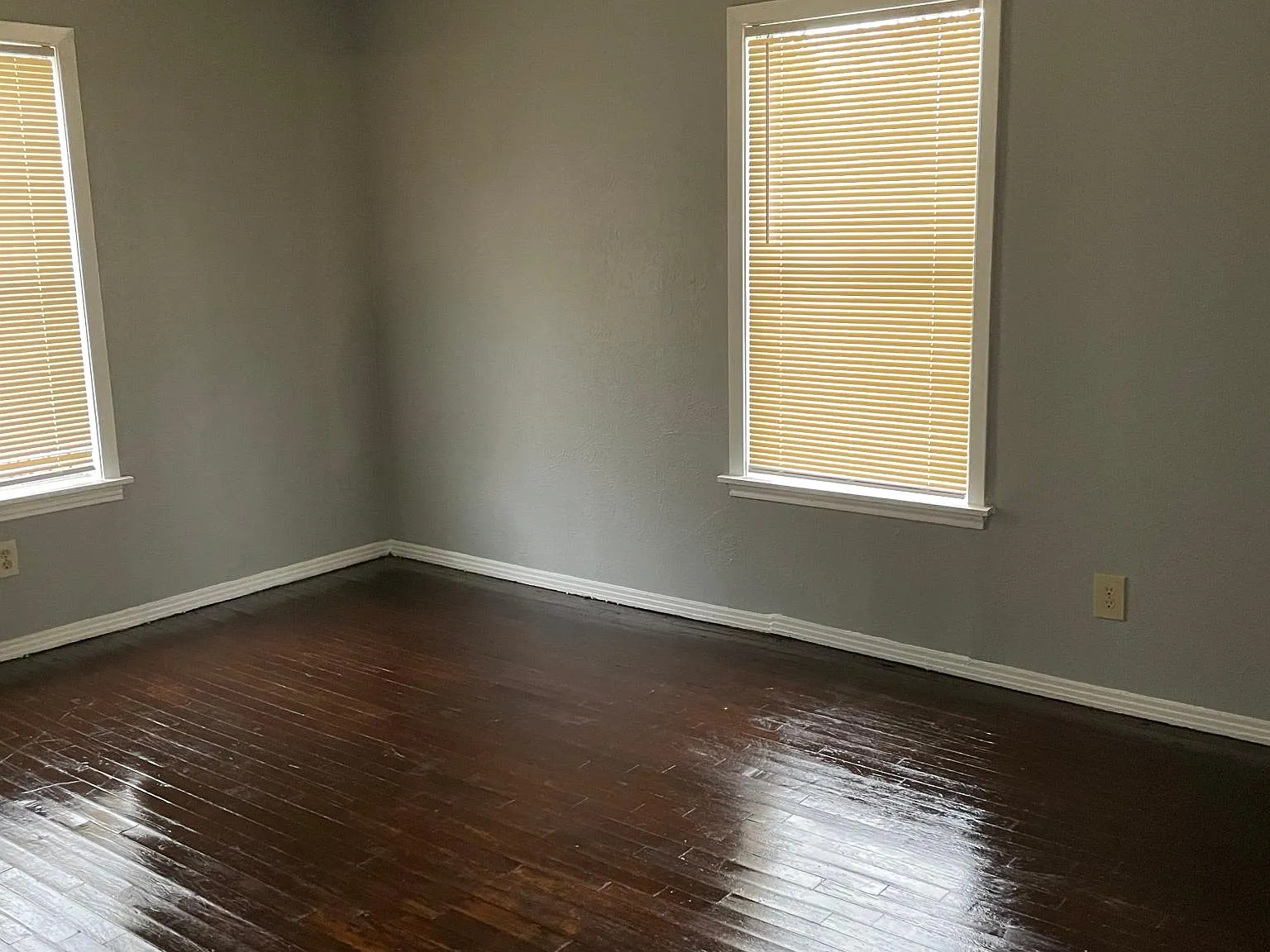 215 Guthrie St — Photo 4